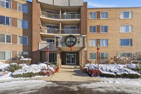 Photo of 900 E Wilmette Road #220, Palatine, IL 60074 (MLS # 12525282)