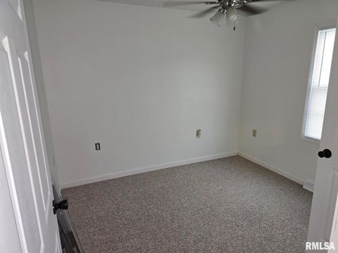 Tiny photo for 505 S 2ND Street, Marion, IL 62959 (MLS # EB459710)