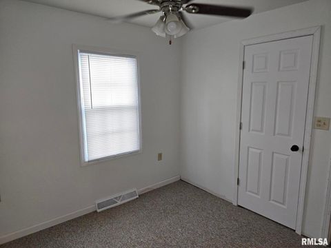 Tiny photo for 505 S 2ND Street, Marion, IL 62959 (MLS # EB459710)