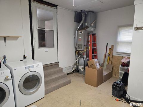 Tiny photo for 505 S 2ND Street, Marion, IL 62959 (MLS # EB459710)