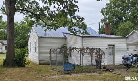 Tiny photo for 505 S 2ND Street, Marion, IL 62959 (MLS # EB459710)