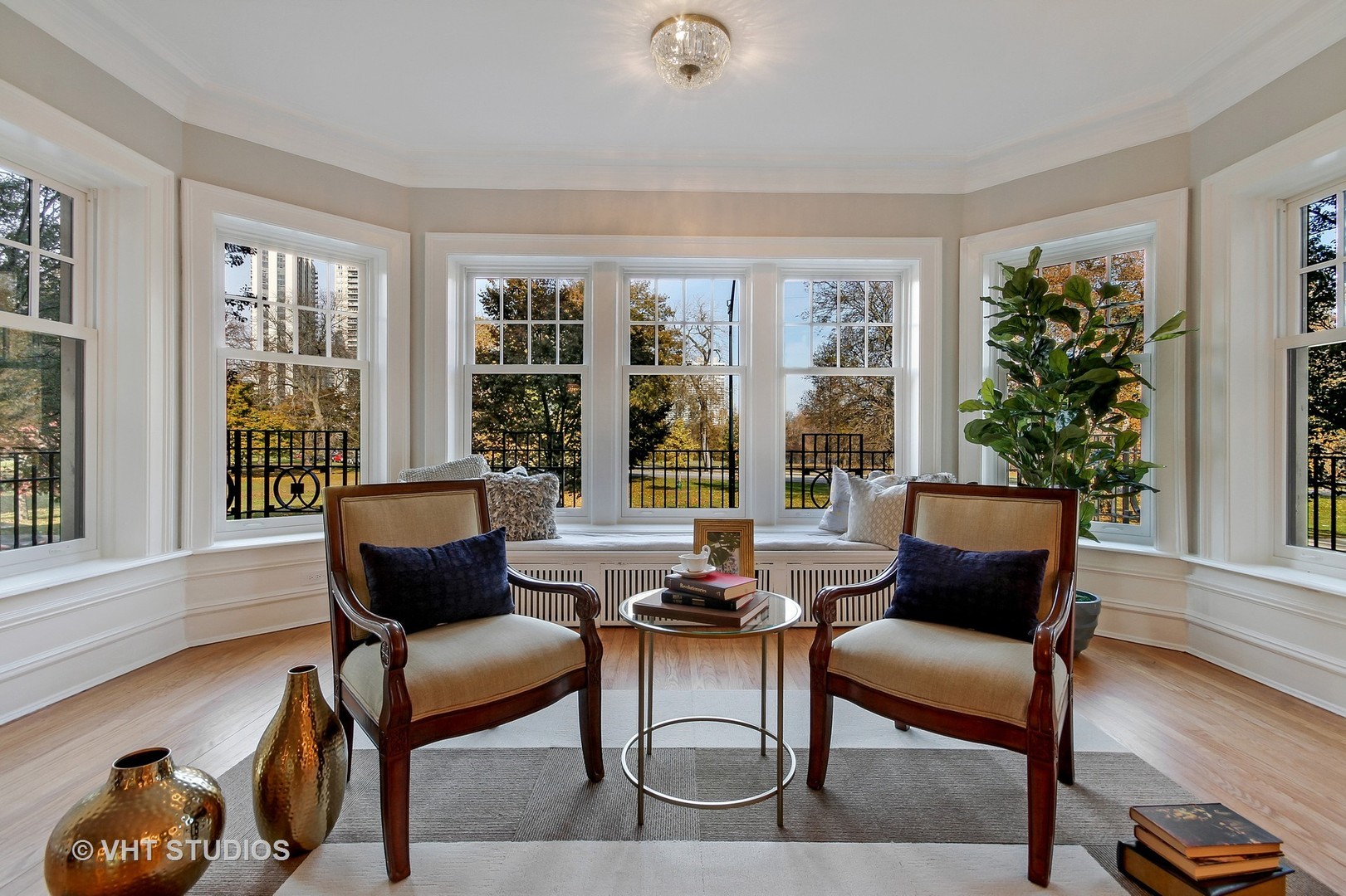 305 W Fullerton Parkway 1E