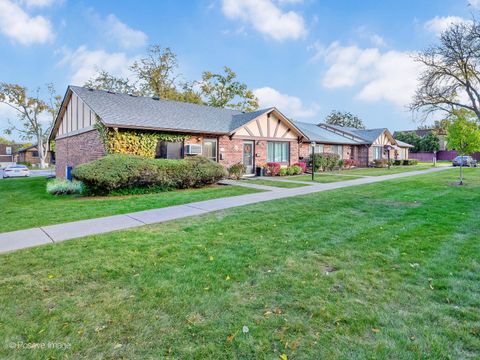 Photo of 1S265 Dillon Lane, Villa Park, IL 60181 (MLS # 12506520)