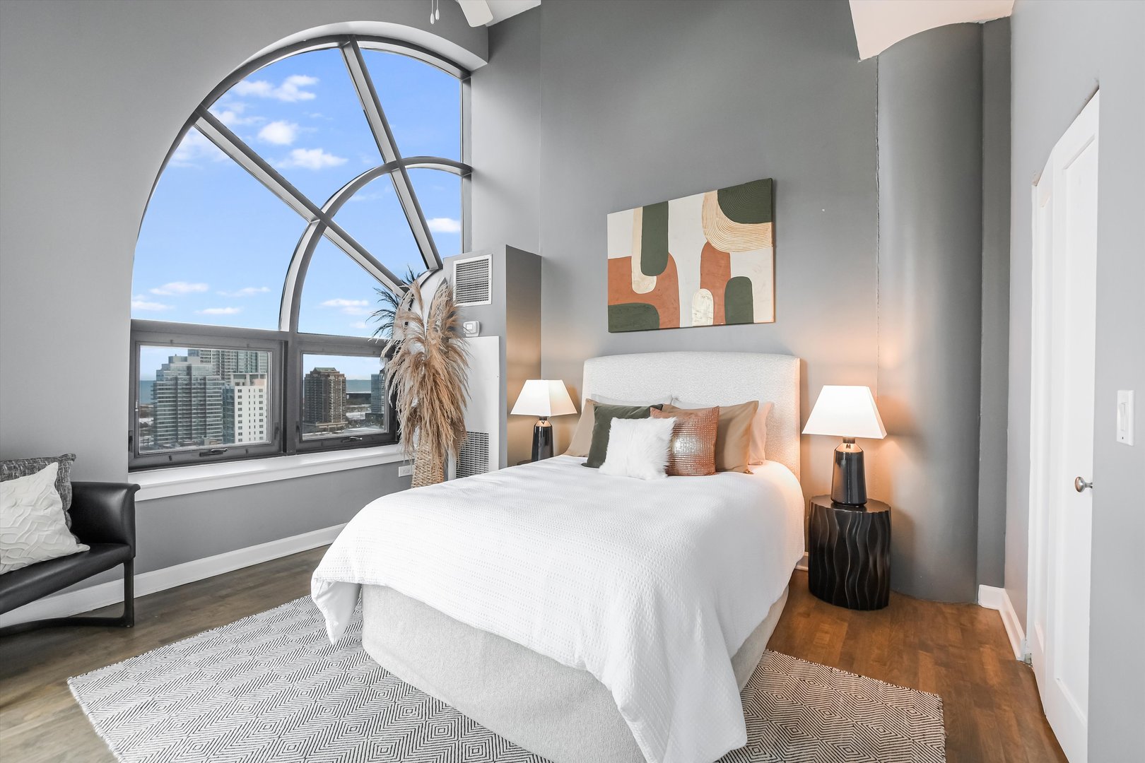 Chicago, Illinois 60605, United States, 2 Bedrooms Bedrooms, ,2 BathroomsBathrooms,Residential,Active,243146