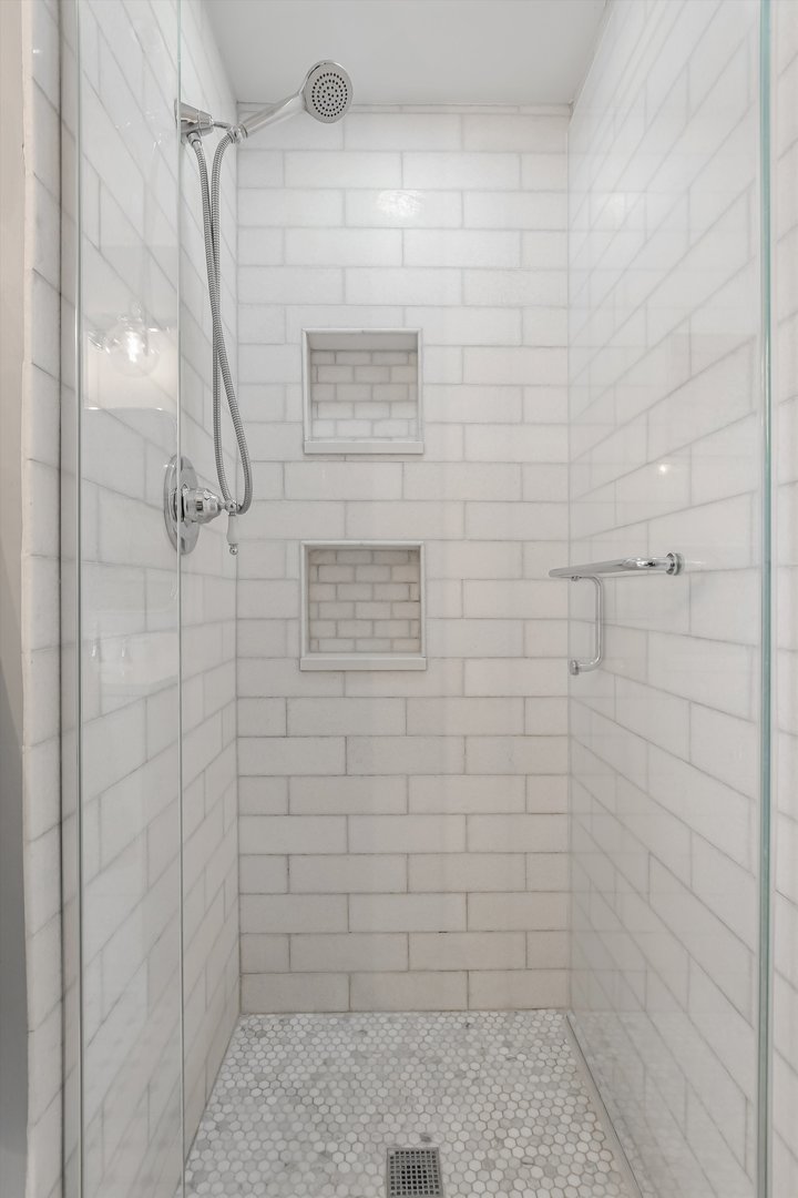 Chicago, Illinois 60605, United States, 2 Bedrooms Bedrooms, ,2 BathroomsBathrooms,Residential,Active,243146