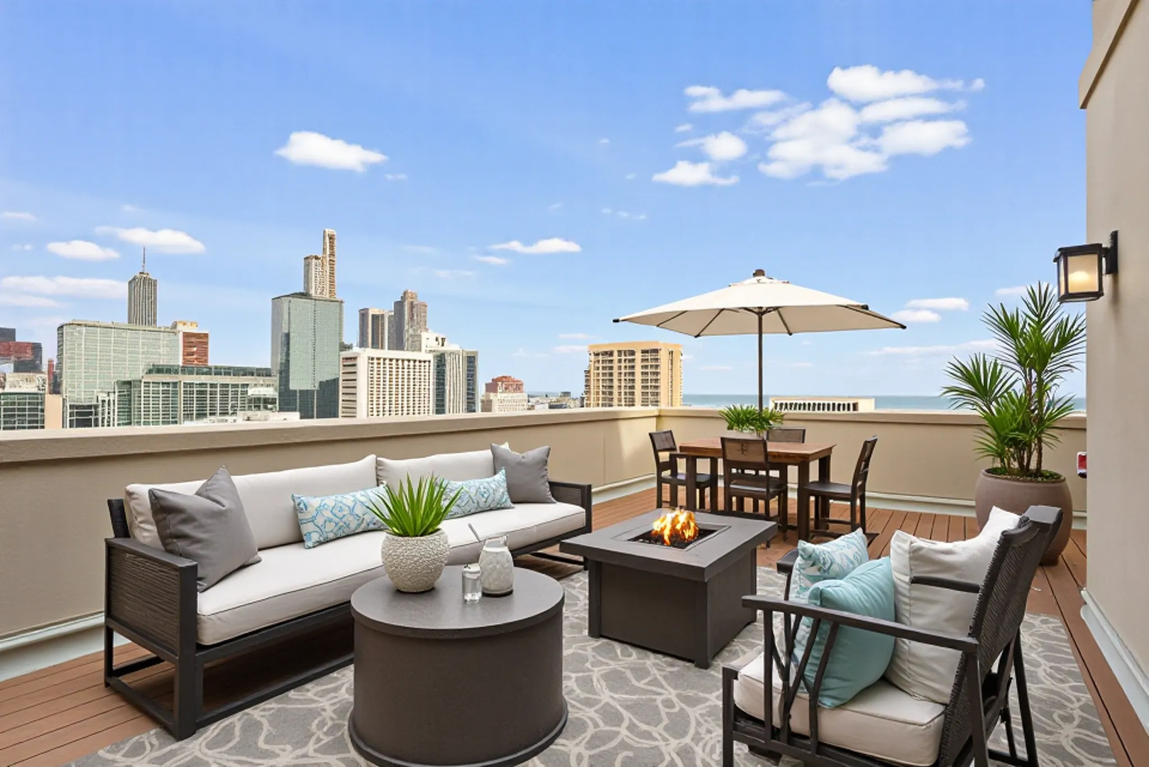 Chicago, Illinois 60605, United States, 2 Bedrooms Bedrooms, ,2 BathroomsBathrooms,Residential,Active,243146