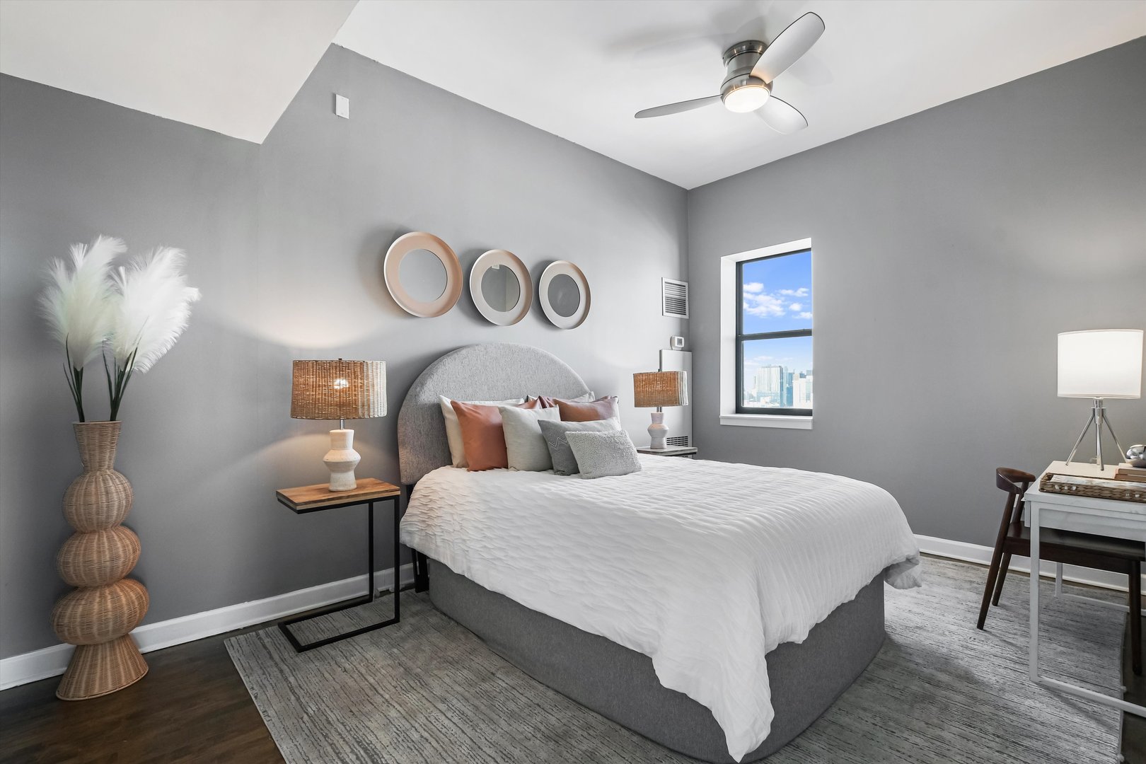 Chicago, Illinois 60605, United States, 2 Bedrooms Bedrooms, ,2 BathroomsBathrooms,Residential,Active,243146