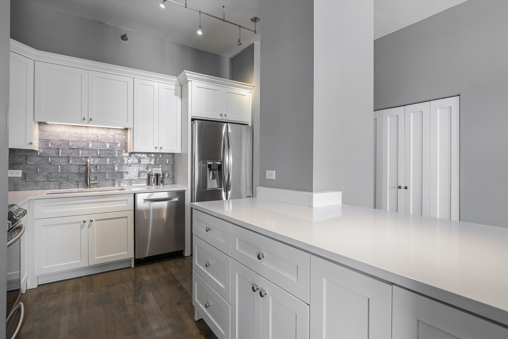 Chicago, Illinois 60605, United States, 2 Bedrooms Bedrooms, ,2 BathroomsBathrooms,Residential,Active,243146