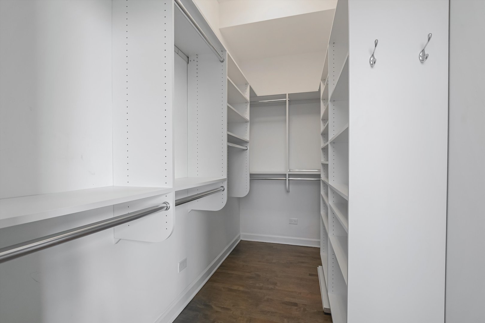 Chicago, Illinois 60605, United States, 2 Bedrooms Bedrooms, ,2 BathroomsBathrooms,Residential,Active,243146