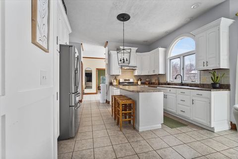 Tiny photo for 8 Stetson Drive, Bloomington, IL 61701 (MLS # 12508658)