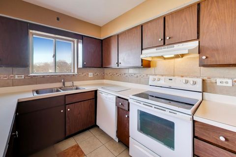Tiny photo for 306 Chicago Avenue #3N, Oak Park, IL 60302 (MLS # 12648758)