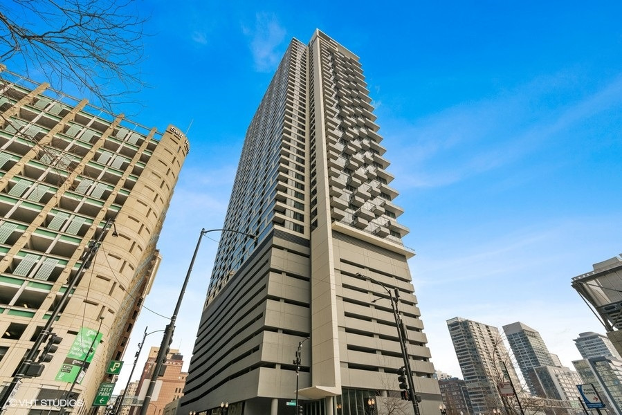 235 W VAN BUREN Street 1416