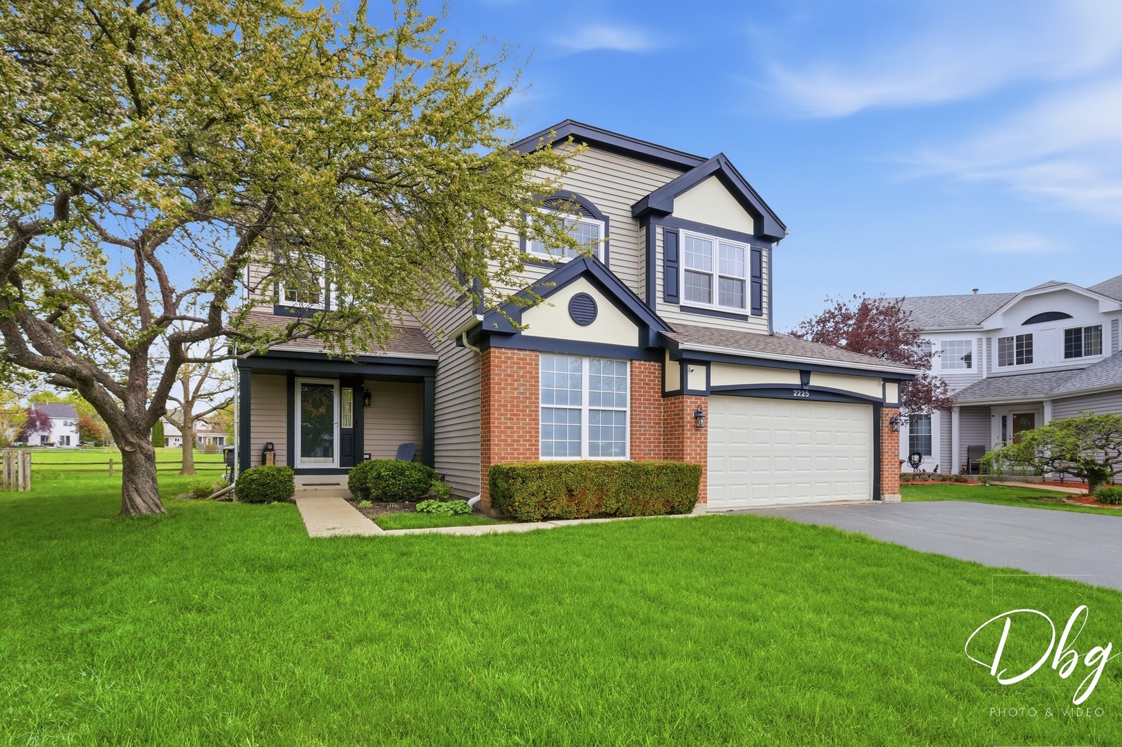 2225 N Old Pond Court