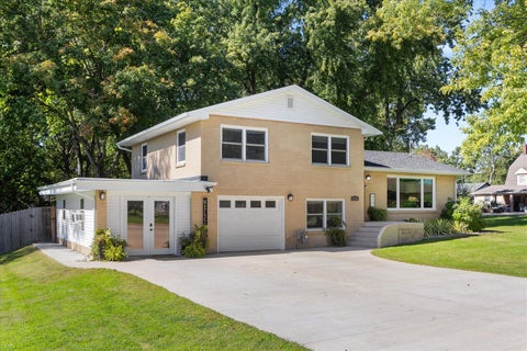 Photo of 2106 Eastwood Avenue, Streator, IL 61364 (MLS # 12709829)