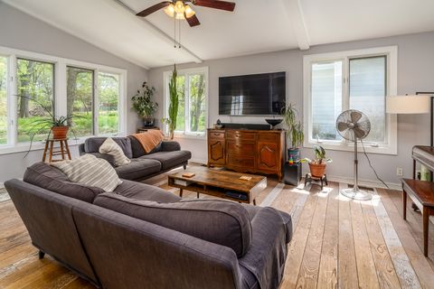 Tiny photo for 201 S Maple Street, Carbondale, IL 62901 (MLS # 12614519)