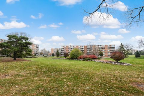 Tiny photo for 2211 S Highland Avenue #3E, Lombard, IL 60148 (MLS # 12518306)