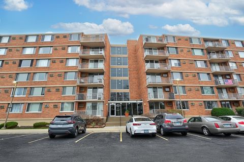 Tiny photo for 2211 S Highland Avenue #3E, Lombard, IL 60148 (MLS # 12518306)