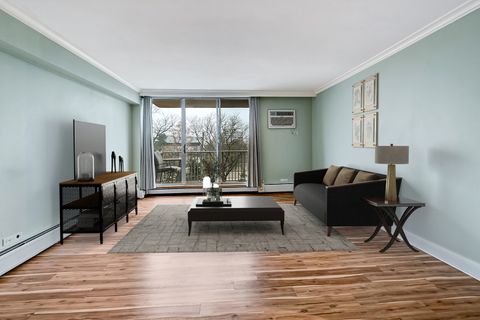 Tiny photo for 2211 S Highland Avenue #3E, Lombard, IL 60148 (MLS # 12518306)