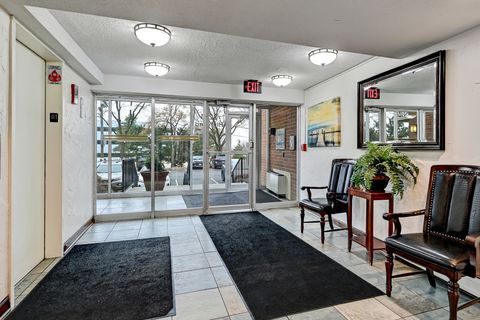 Tiny photo for 2211 S Highland Avenue #3E, Lombard, IL 60148 (MLS # 12518306)