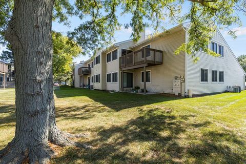 Tiny photo for 938 Hidden Lake Drive #938, Buffalo Grove, IL 60089 (MLS # 12482552)