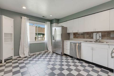 Tiny photo for 938 Hidden Lake Drive #938, Buffalo Grove, IL 60089 (MLS # 12482552)