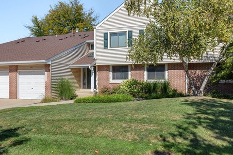 Photo of 938 Hidden Lake Drive #938, Buffalo Grove, IL 60089 (MLS # 12482552)