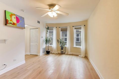 Tiny photo for 4240 N Clarendon Avenue #404N, Chicago, IL 60613 (MLS # 12597676)