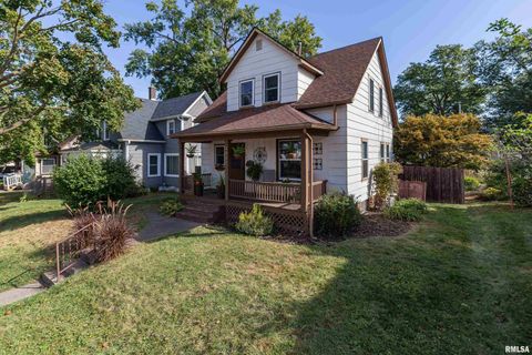 Photo of 2821 LECLAIRE Street, Davenport, IA 52803 (MLS # QC4269029)