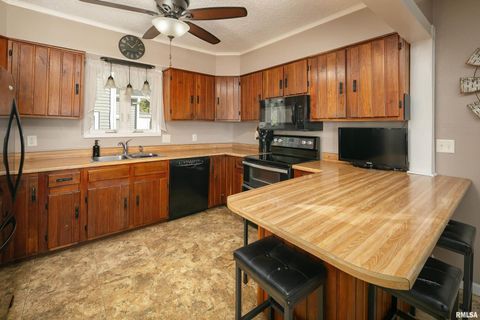 Tiny photo for 2821 LECLAIRE Street, Davenport, IA 52803 (MLS # QC4269029)