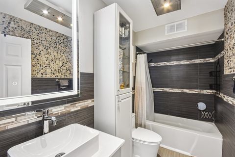 Tiny photo for 6007 N SHERIDAN Road #29F, Chicago, IL 60660 (MLS # 12625629)