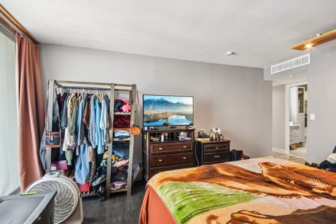 Tiny photo for 6007 N SHERIDAN Road #29F, Chicago, IL 60660 (MLS # 12625629)