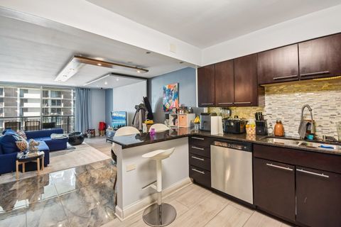 Tiny photo for 6007 N SHERIDAN Road #29F, Chicago, IL 60660 (MLS # 12625629)