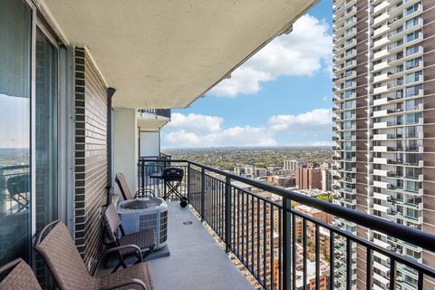 Tiny photo for 6007 N SHERIDAN Road #29F, Chicago, IL 60660 (MLS # 12625629)