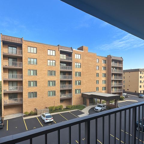 Tiny photo for 905 Center Street #208, Des Plaines, IL 60016 (MLS # 12509821)