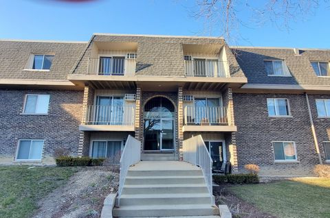 Photo of 870 Winesap Court #301, Prospect Heights, IL 60070 (MLS # 12607616)