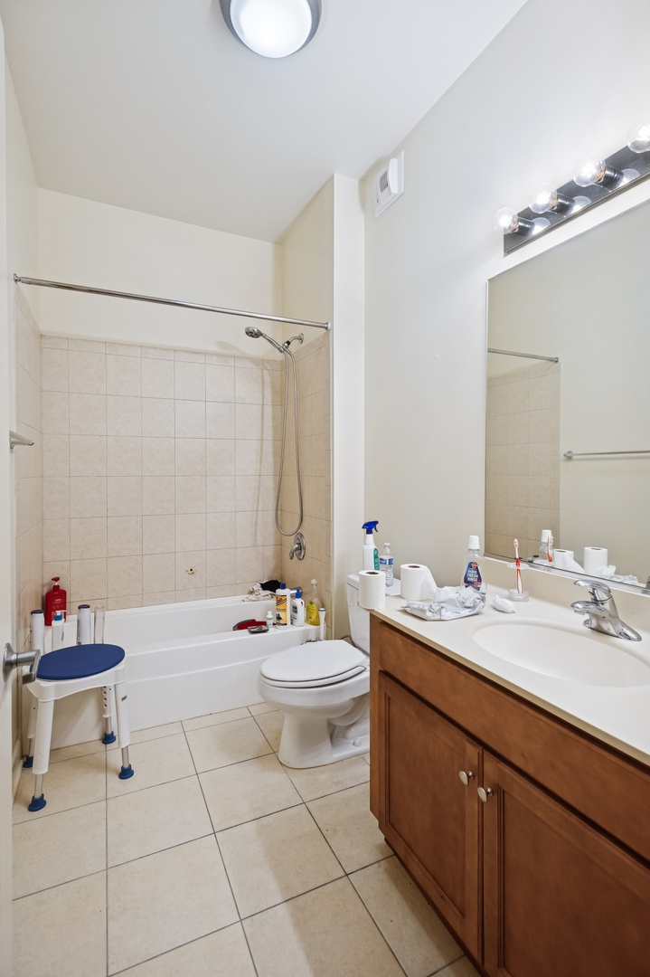 Chicago, Illinois 60601, United States, 3 Bedrooms Bedrooms, ,3 BathroomsBathrooms,Residential,Active,149934