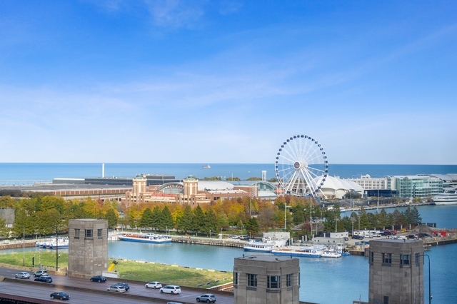 450 E Waterside Drive 2902