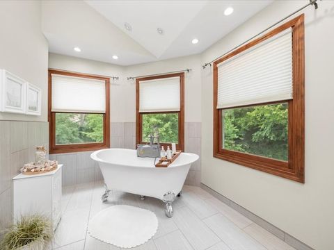 Tiny photo for 1625 Churchill Court, Libertyville, IL 60048 (MLS # 12488905)
