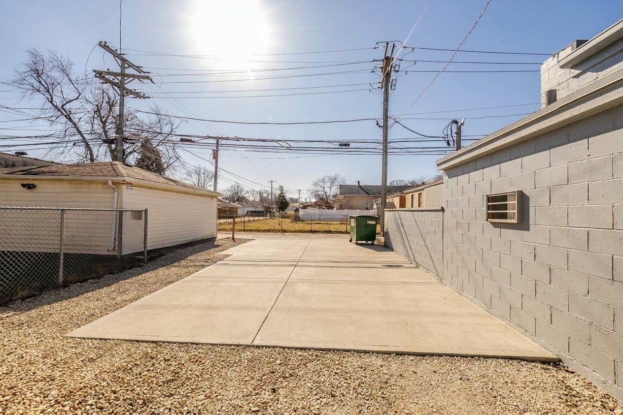 6737 Roosevelt Road