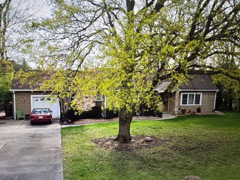 Photo of 5559 Wolf Road, La Grange Highlands, IL 60525 (MLS # 12492077)