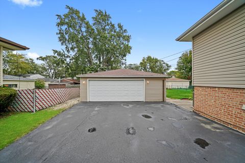 Tiny photo for 7721 Normandy Avenue, Burbank, IL 60459 (MLS # 12479620)
