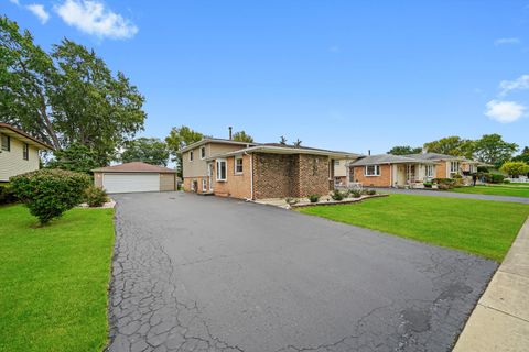 Tiny photo for 7721 Normandy Avenue, Burbank, IL 60459 (MLS # 12479620)