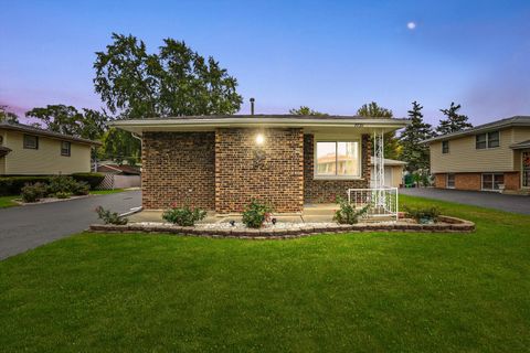 Tiny photo for 7721 Normandy Avenue, Burbank, IL 60459 (MLS # 12479620)
