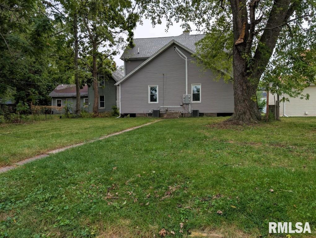 824 W 14TH Street