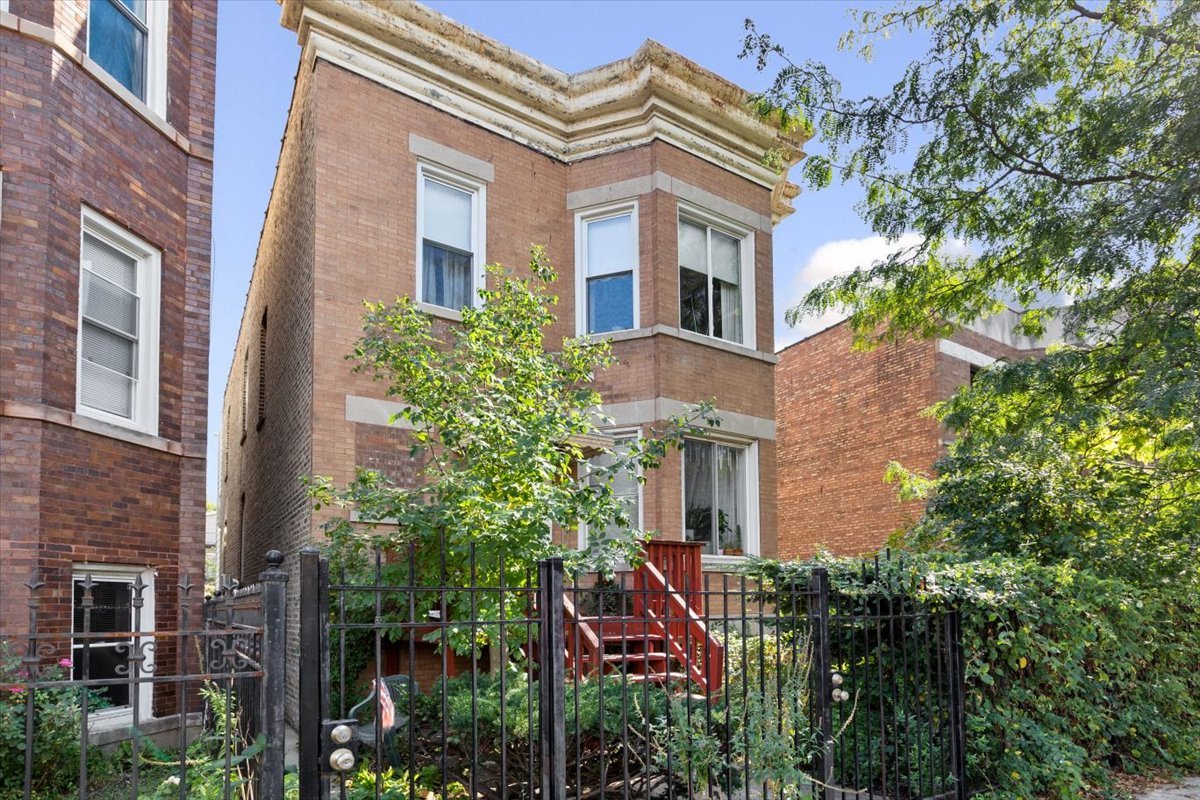 3911 N Kedzie Avenue