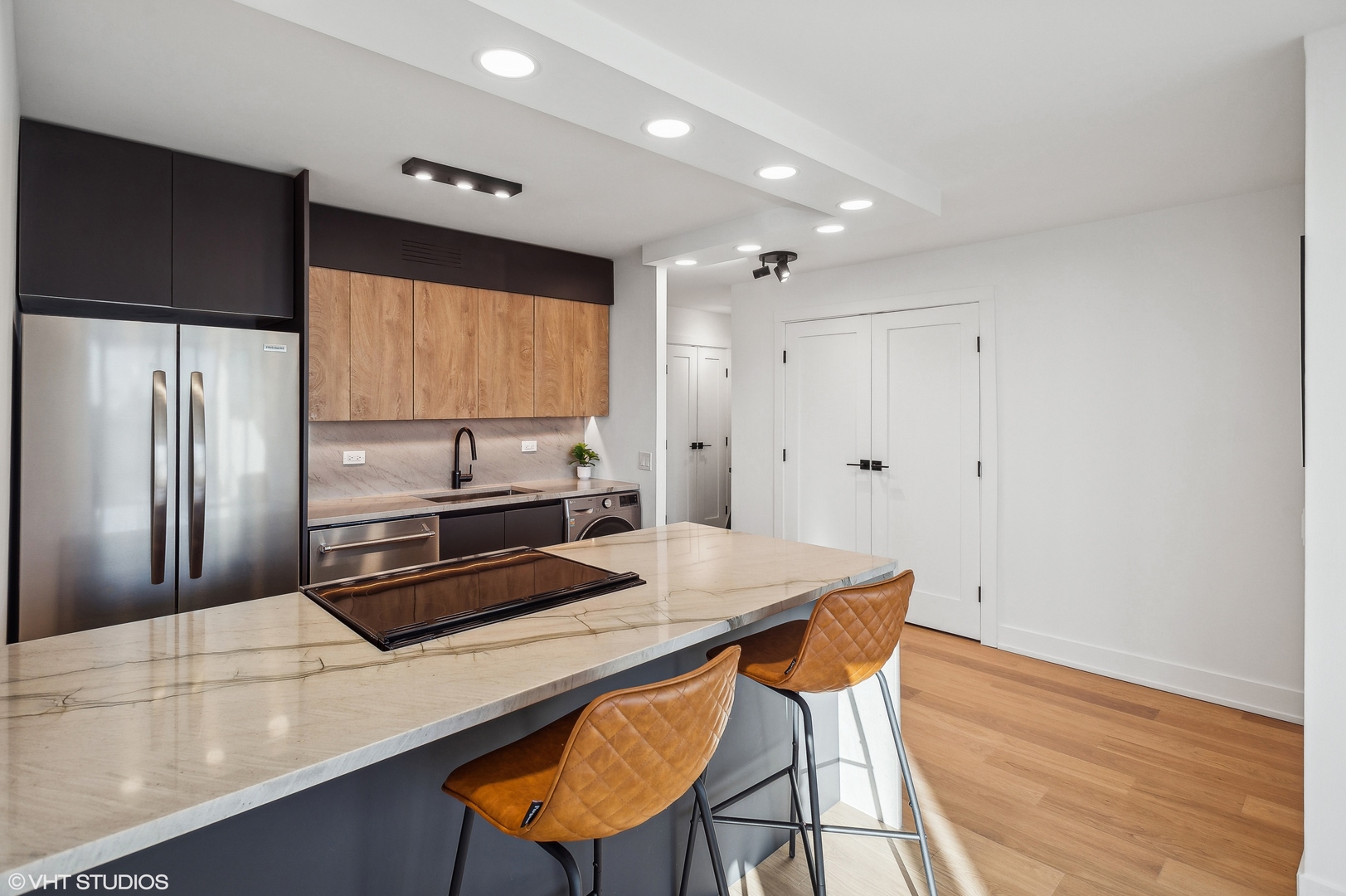 1560 N Sandburg Terrace 4201J