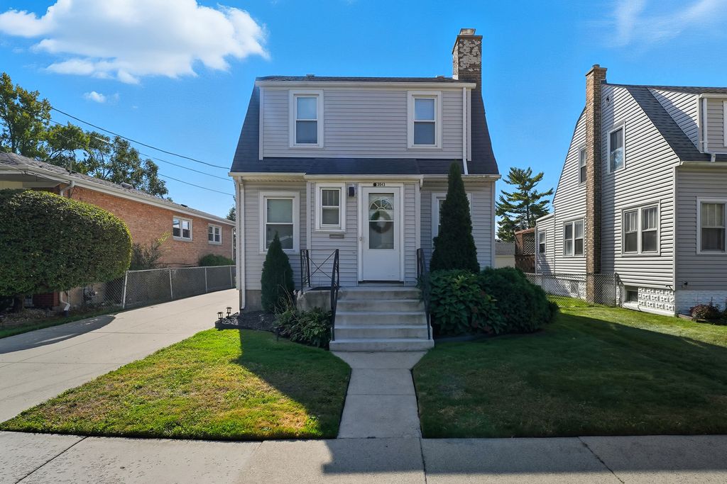 Photo for 3043 W 96th Place, Evergreen Park, IL 60805 (MLS # 12496190)