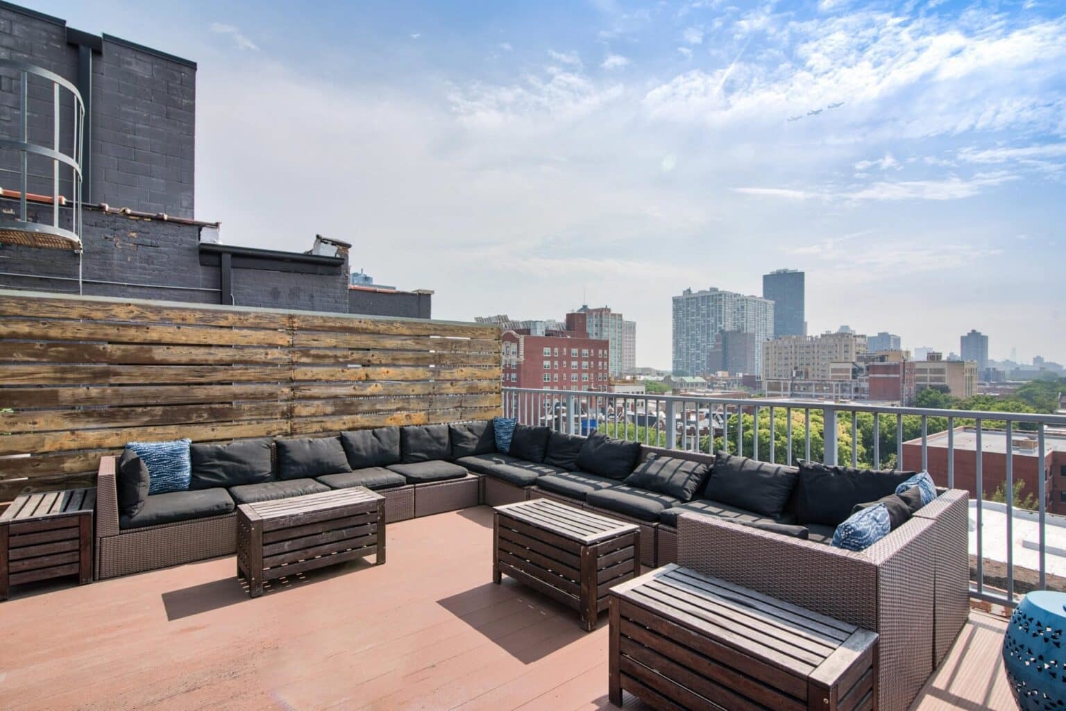 5718 N Winthrop Avenue 303