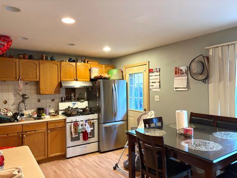 Tiny photo for 210 Linn Court #D, North Aurora, IL 60542 (MLS # 12589084)
