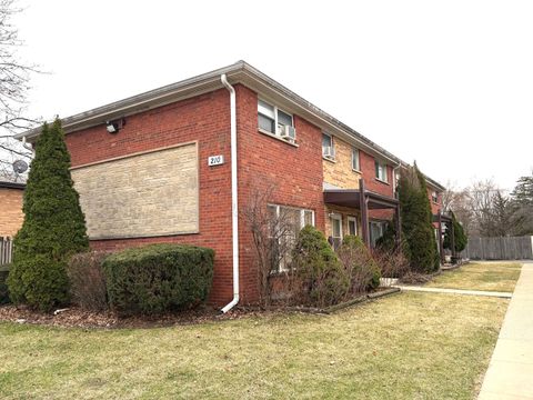 Tiny photo for 210 Linn Court #D, North Aurora, IL 60542 (MLS # 12589084)